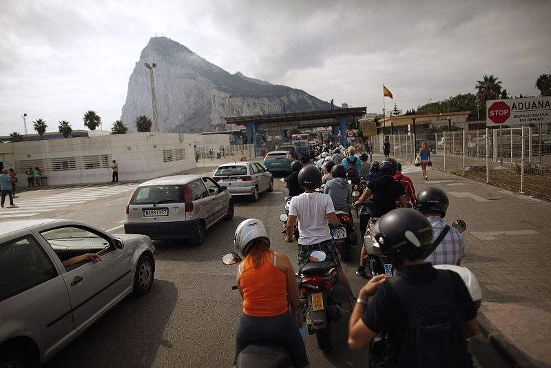 Reino Unido protesta ante España por la apertura de una valija diplomática en Gibraltar