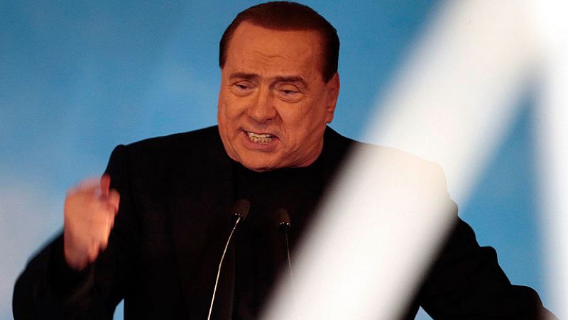 Berlusconi dice que seguirá en la lucha: "Es un día de luto para la democracia en Italia"