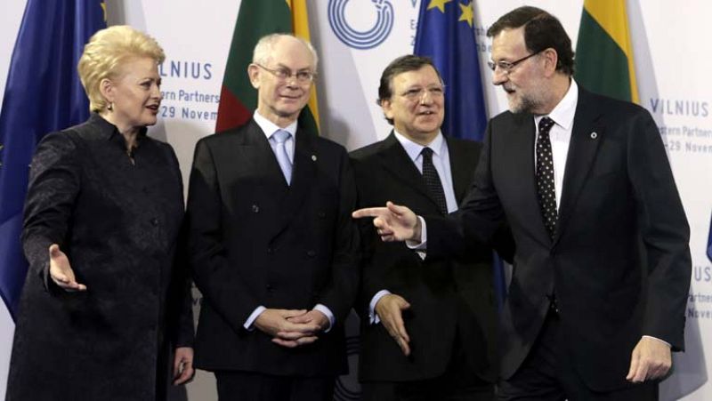 Rajoy dice entender a los trabajadores de RTVV y el PSOE culpa al PP del cierre