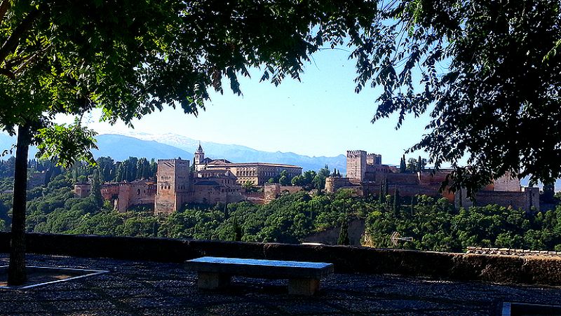 ¿Cómo cambió Granada con la llegada de los Reyes Católicos?