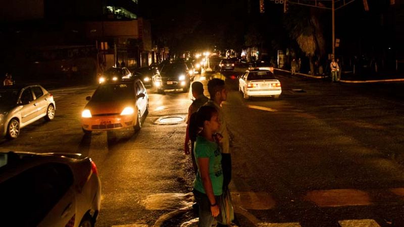 Un nuevo apagón deja a oscuras el centro y occidente de Venezuela