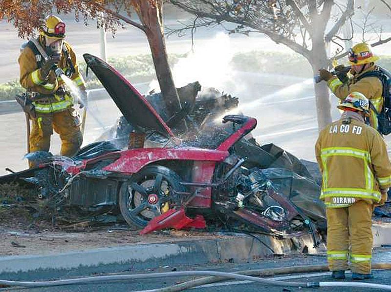 La policía espera la autopsia de Paul Walker e investiga una carrera como causa del accidente