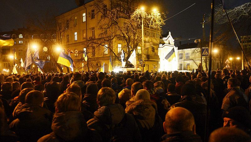 El Gobierno ucraniano ofrece diálogo a los manifestantes si abandonan las sedes ocupadas