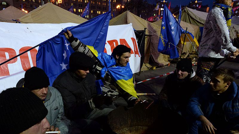 Las protestas ucranianas llegan a un punto muerto con el presidente Yanukóvich fuera del país