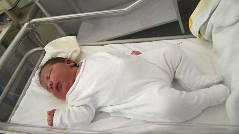 Nacen menos niños por quinto año consecutivo y la natalidad baja en España un 18,3% desde 2008