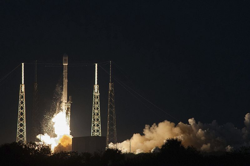 SpaceX lanza su primer satélite a órbita geoestacionaria