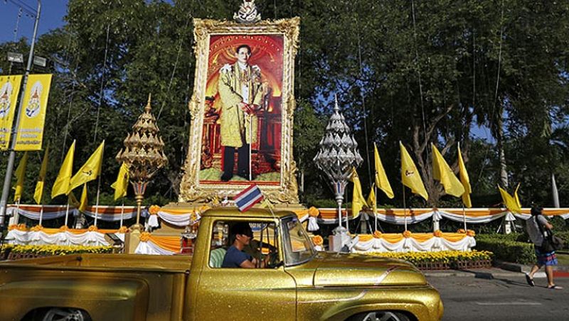 El rey de Tailandia llama a la unidad de sus súbditos tras las protestas por "el bien del país"