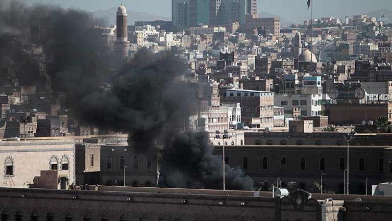 Al menos 52 muertos en un ataque contra el Ministerio de Defensa de Yemen