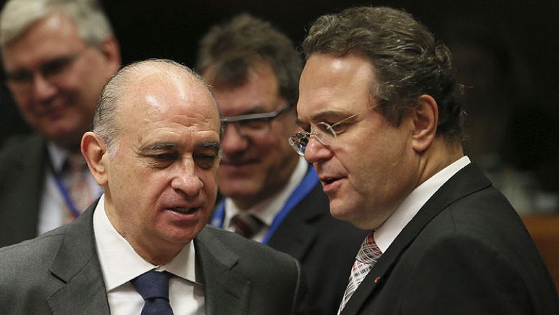 El ministro del Interior defiende ante Bruselas que otros países también utilizan cuchillas