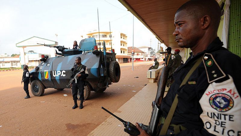 Hollande anuncia una acción militar en República Centroafricana tras la autorización de la ONU