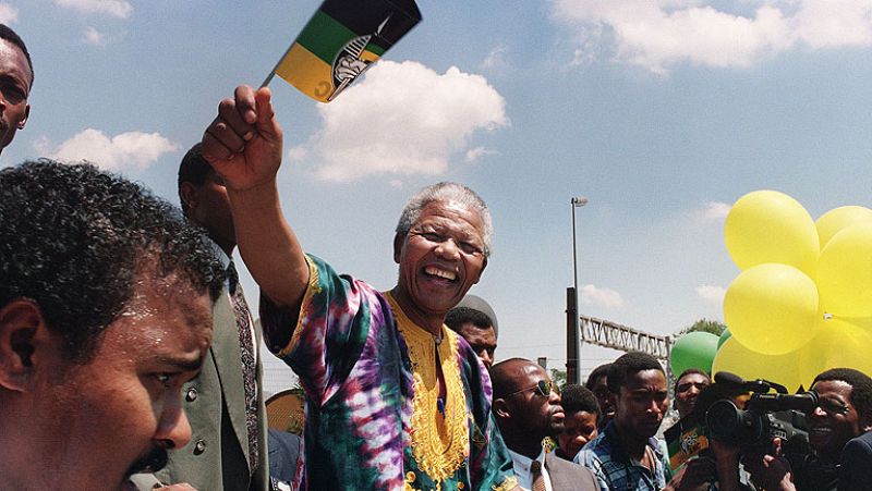 Blancos y negros lloran unidos la muerte de Mandela, el hombre que reconcilió a Sudáfrica