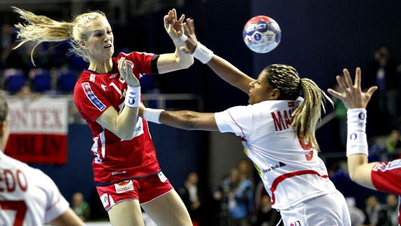 España debuta en el Mundial sucumbiendo ante la campeona Noruega