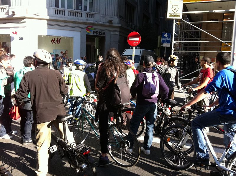 El casco solo será obligatorio en las ciudades para ciclistas menores de 16 años