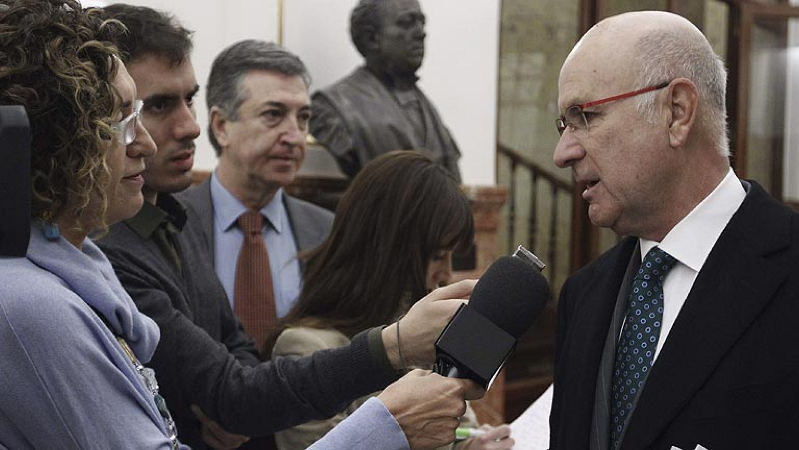 Duran dice votará "lo que decida CiU" y lo que se le "pase por la cabeza" el día de la consulta - Informativo 24h | Ver