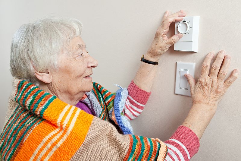 "Dentro de una casa hay mucha tristeza cuando se vive a oscuras y hace frío"