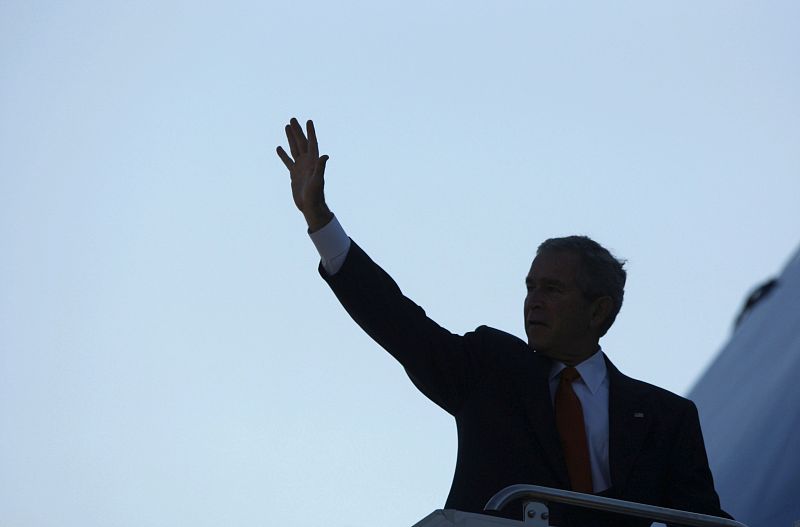 El presidente George W. Bush acude a su última cumbre UE-Estados Unidos