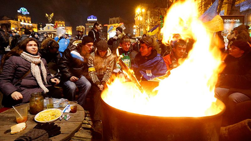 Yanukóvich propone una amnistía y se reúne con la oposición ucraniana para superar la crisis