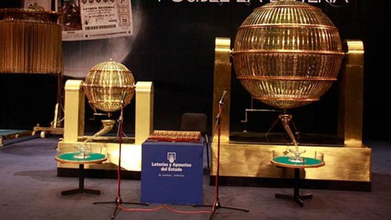 Los bombos del sorteo de la lotería de Navidad llegan al Teatro Real