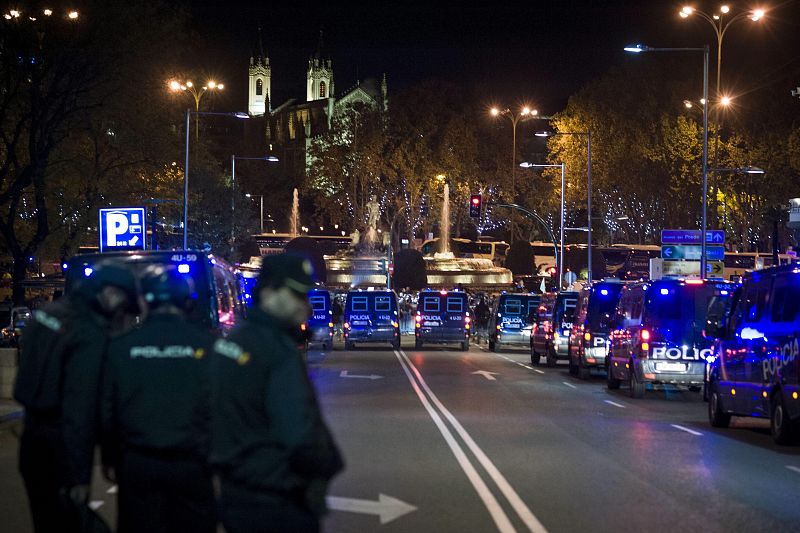 Interior comprará para los antidisturbios un camión que lanza chorros de agua