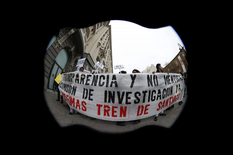 Víctimas del accidente de Santiago: el Gobierno "oculta algo" si no permite la investigación