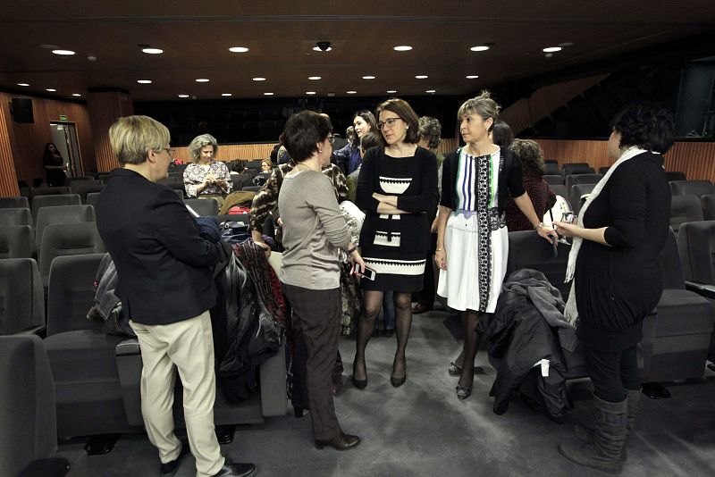 Diputadas de izquierda y feministas 'pactan' oponerse a la reforma del aborto de Gallardón