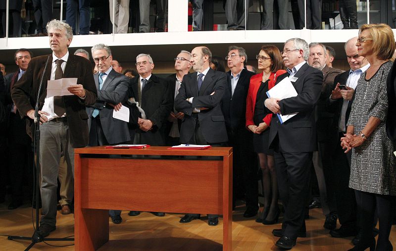 Todos los grupos parlamentarios, excepto el PP, firman el Pacto por la Ciencia