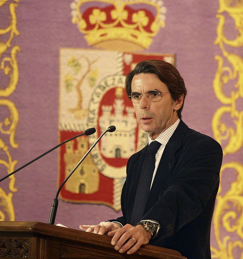 Aznar niega haber "presionado" a Caja Madrid en su beneficio y anuncia acciones jurídicas