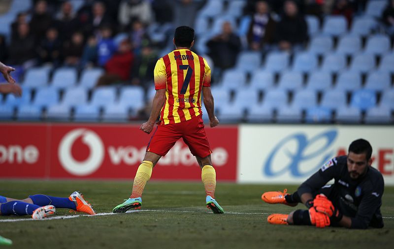 Pedro mantiene al Barça en el liderato con su 'hat-trick' en Getafe