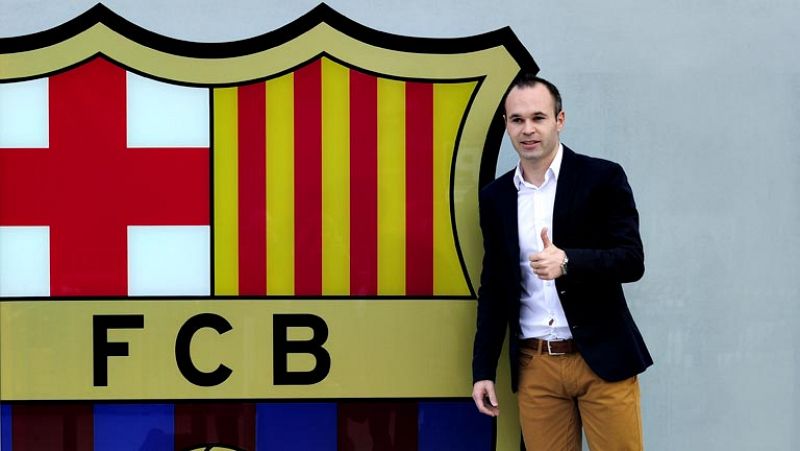 Iniesta firma la ampliación del contrato con el Barça hasta 2018