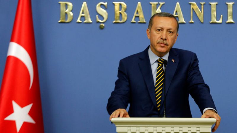 Erdogan remodela su gobierno mientras arrecian las protestas en Turquía