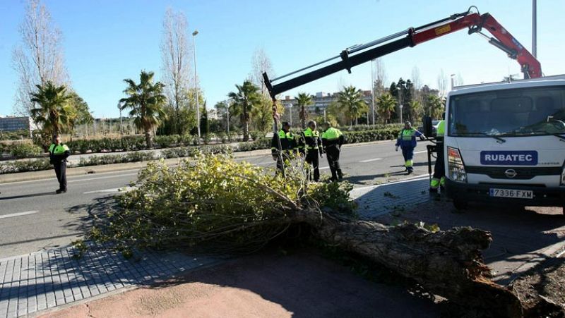 El temporal deja dos fallecidos en Canarias y mantiene en alerta a 24 provincias españolas