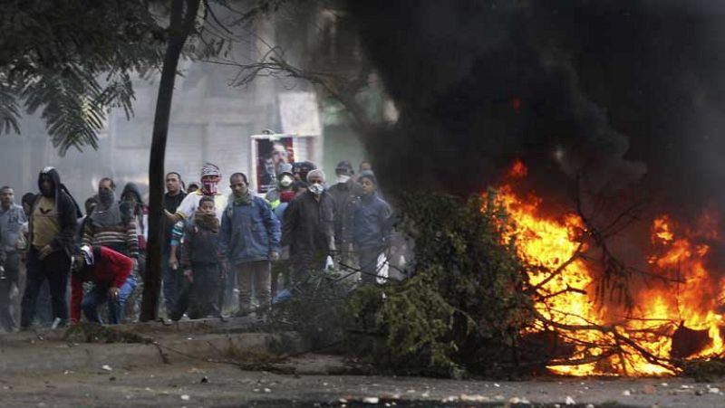 Al menos un muerto y cuatro heridos en El Cairo en enfrentamientos entre manifestantes y la policía