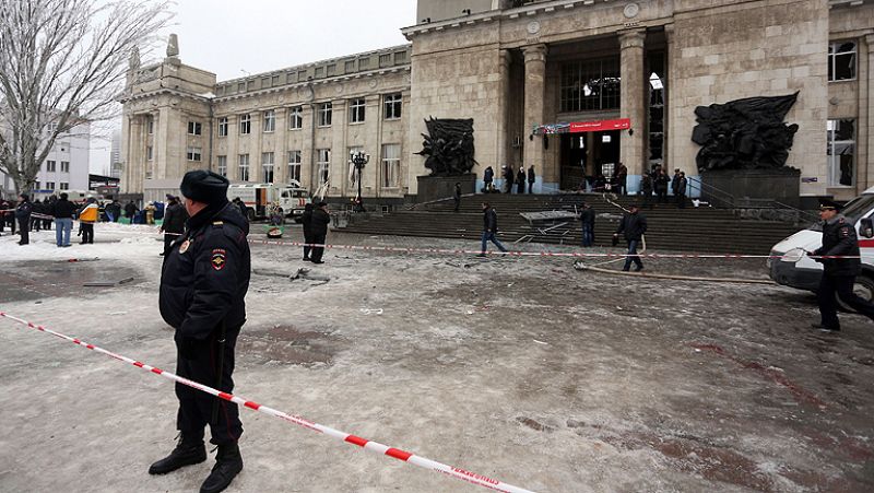Al menos 17 muertos en un atentado suicida en una estación de tren al sur de Rusia