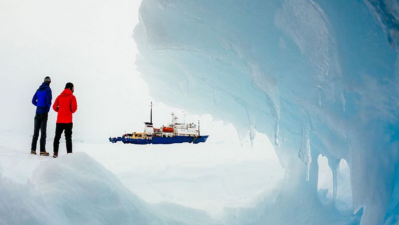 El mal tiempo complica el rescate del barco ruso bloqueado por el hielo en la Antártida