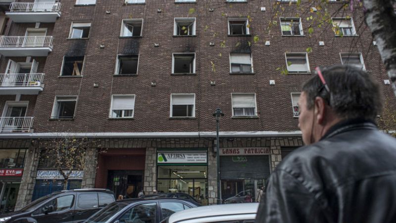 Al menos 14 personas tienen que ser atendidas por inhalación de humo en un incendio en Bilbao