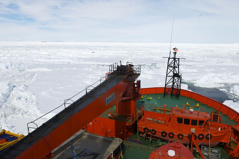 Atrapado en el hielo el rompehielos que rescató a los pasajeros del barco ruso en la Antártida