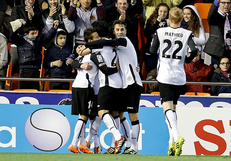 Pizzi se estrena con victoria en el derbi valenciano