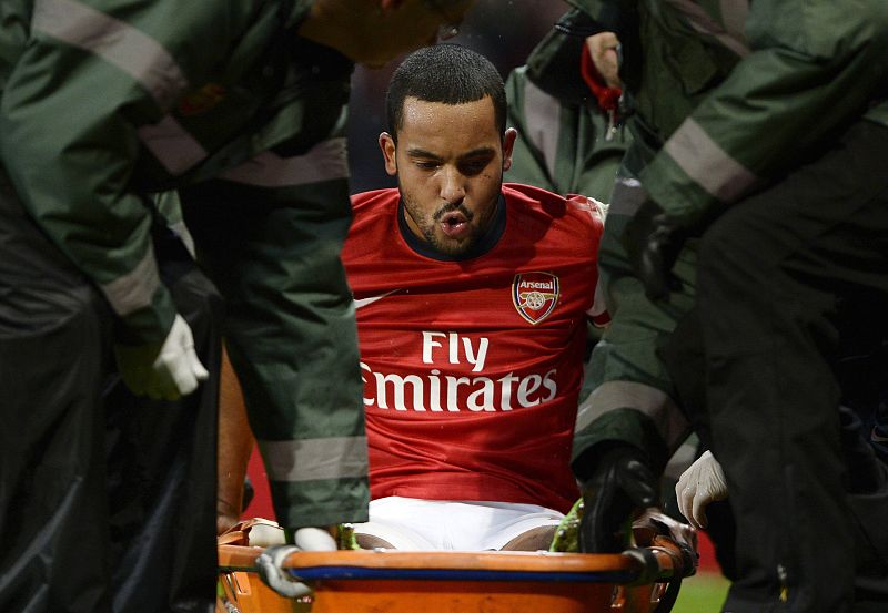 Theo Walcott estará de baja seis meses y se pierde el Mundial de Brasil