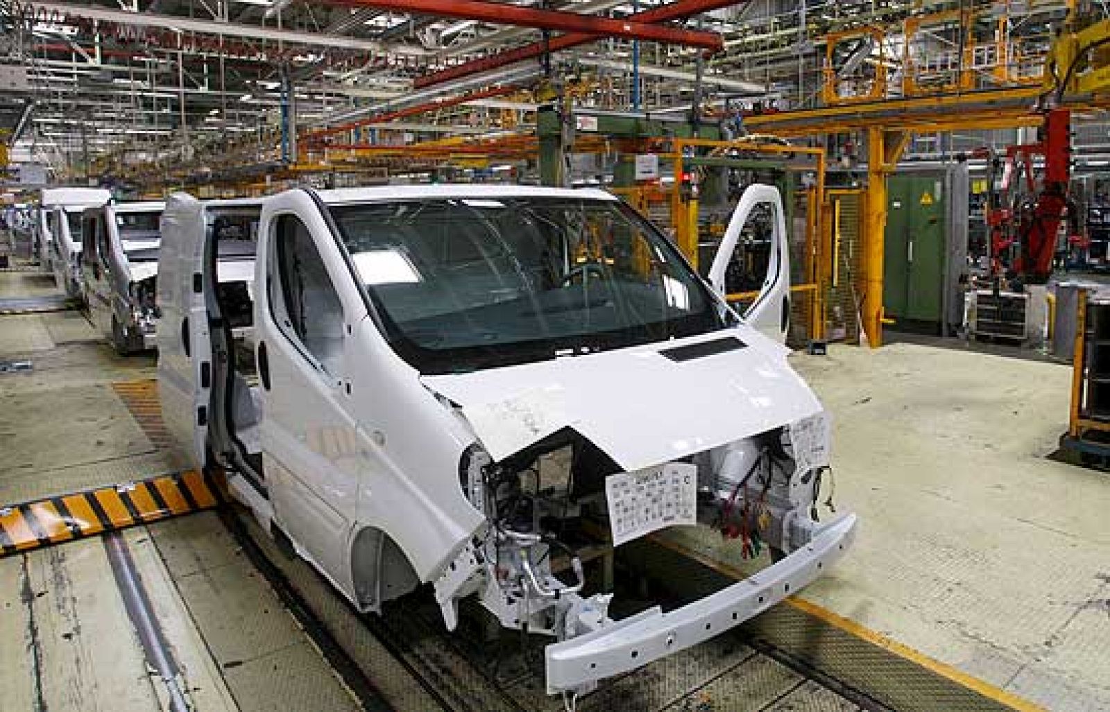 La producción de automóviles podría quedar paralizada si continúa la huelga de transportes.