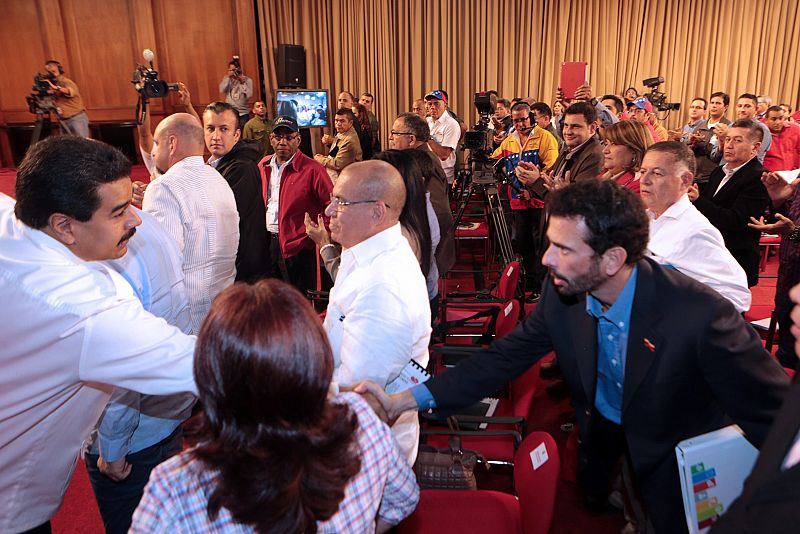 Maduro y Capriles protagonizan un inusual encuentro para discutir sobre seguridad