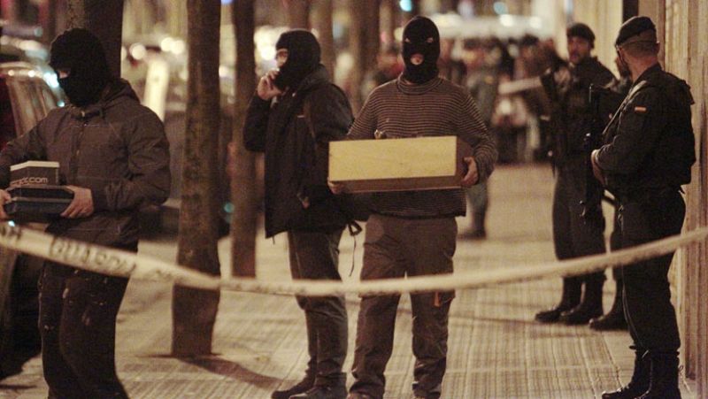 La Guardia Civil reúne 30 cajas de documentos en la operación contra el "frente de cárceles" de ETA