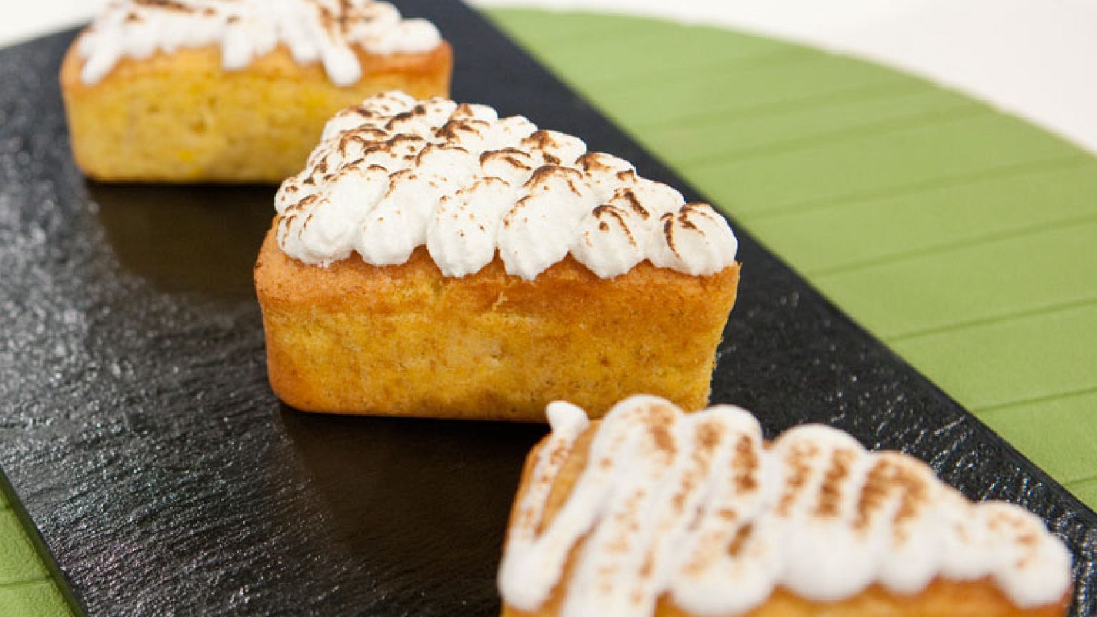 Delicias de almendra con merengue tostado