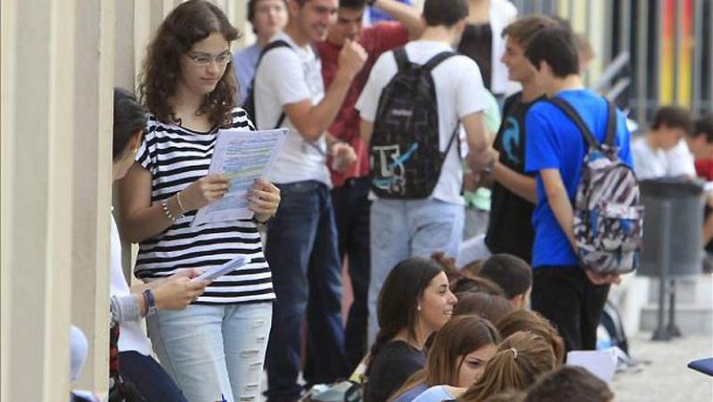 Casi la mitad de los jóvenes españoles aceptaría cualquier empleo y en cualquier lugar