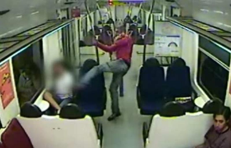 El fiscal pide 3 años de cárcel para el agresor de una ecuatoriana en un tren de Barcelona