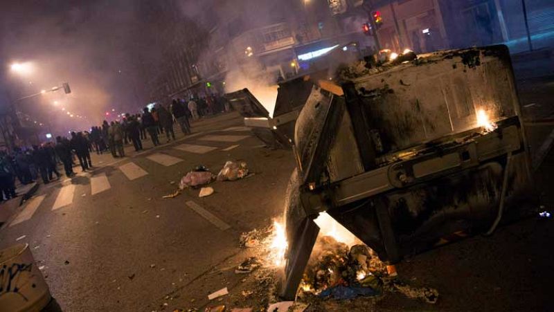 Más de 20 detenidos y una docena de heridos en otra noche de incidentes en Burgos