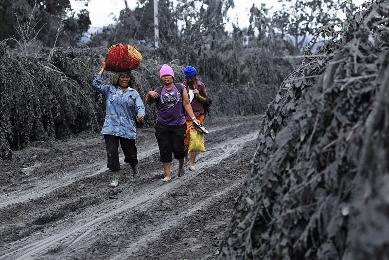 La erupción del volcán Sinabung deja más de 25.000 evacuados en Indonesia
