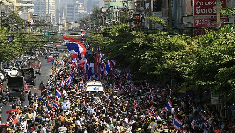 Los manifestantes tailandeses bloquean Bangkok para forzar la dimisión del Gobierno
