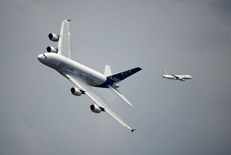 Airbus logra un récord de pedidos y supera a Boeing con 1.503 aviones en 2013