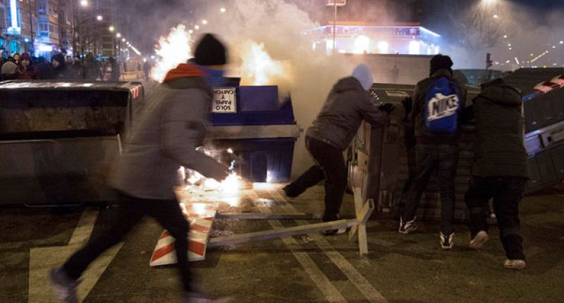 Quema de contenedores y una caseta de obra en el cuarto día de protestas en Burgos