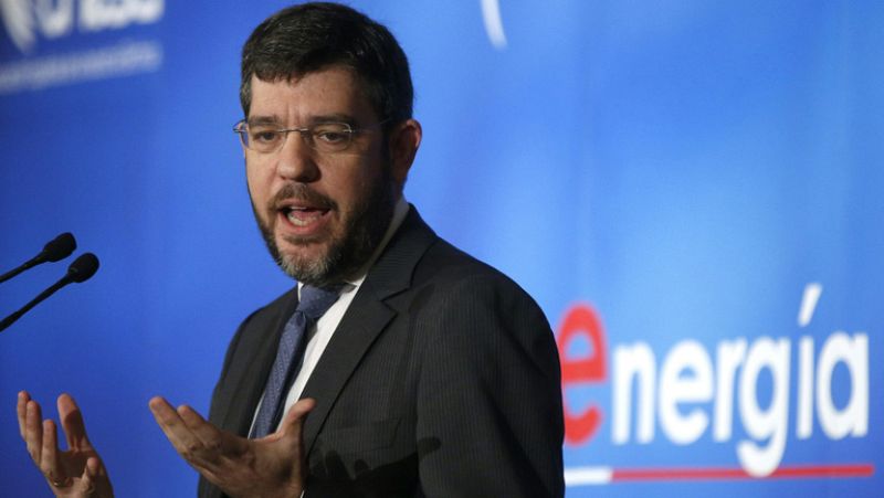 Nadal afirma que la factura de la luz cayó un 3,1% para una familia con dos hijos en 2013